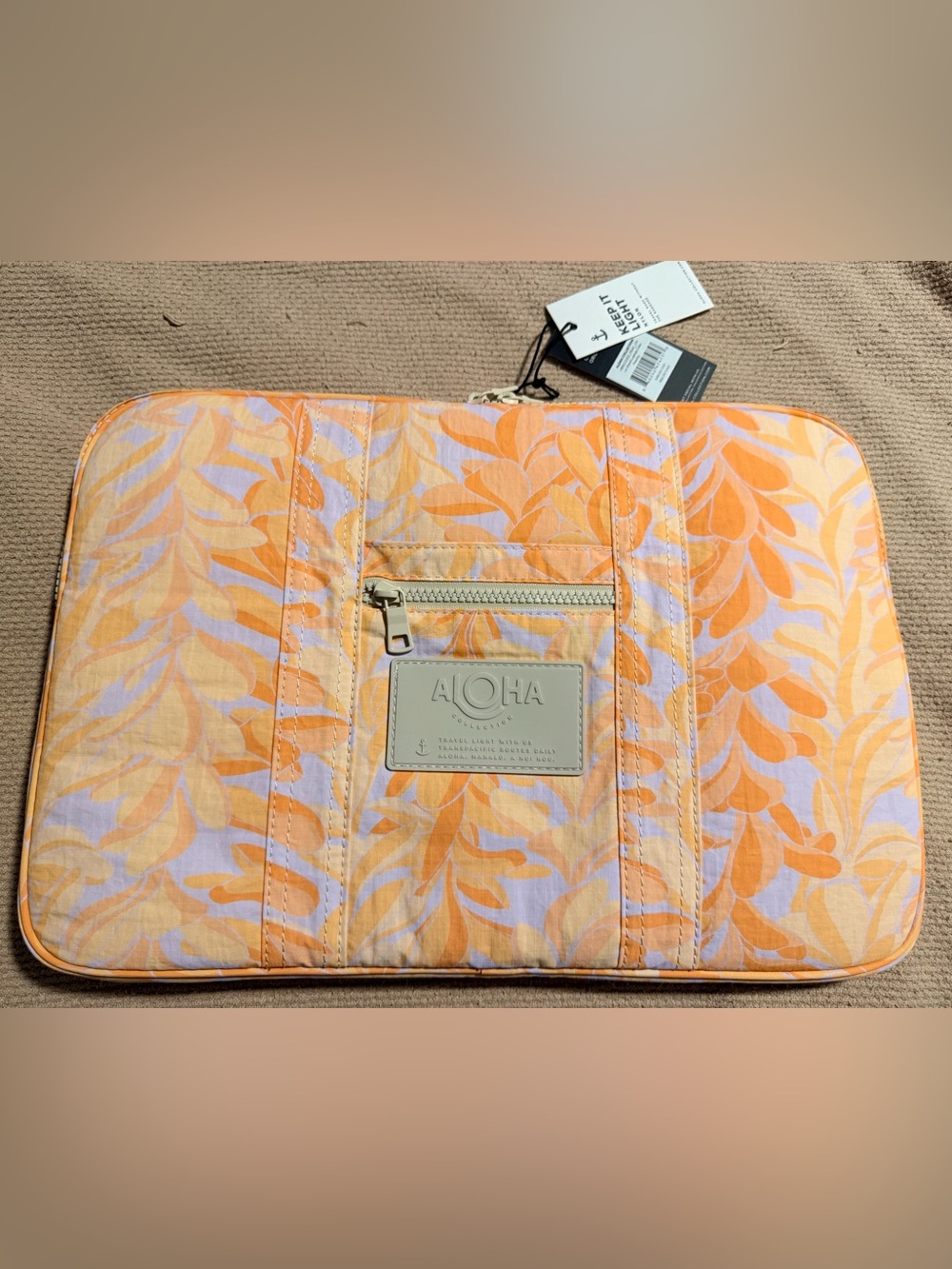 NWT ALOHA Collection Puakenikeni Lei Stand Laptop Case